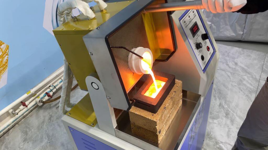 Gold Smelting Furnace, Tilting Induction Metal Melting Equipment