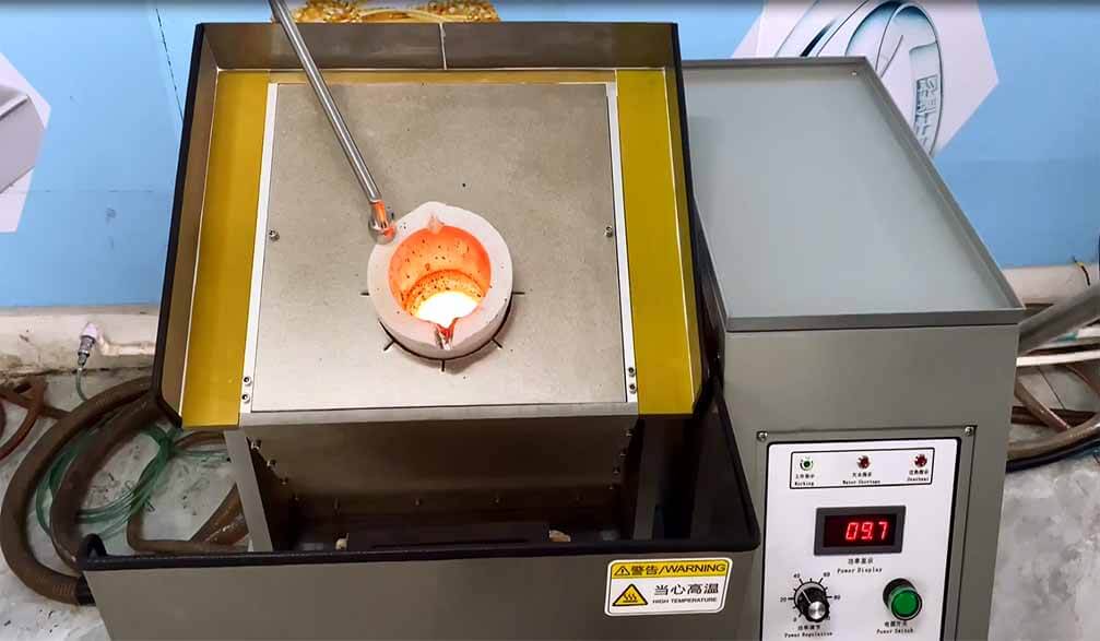 Manual tilting platinum melting machine